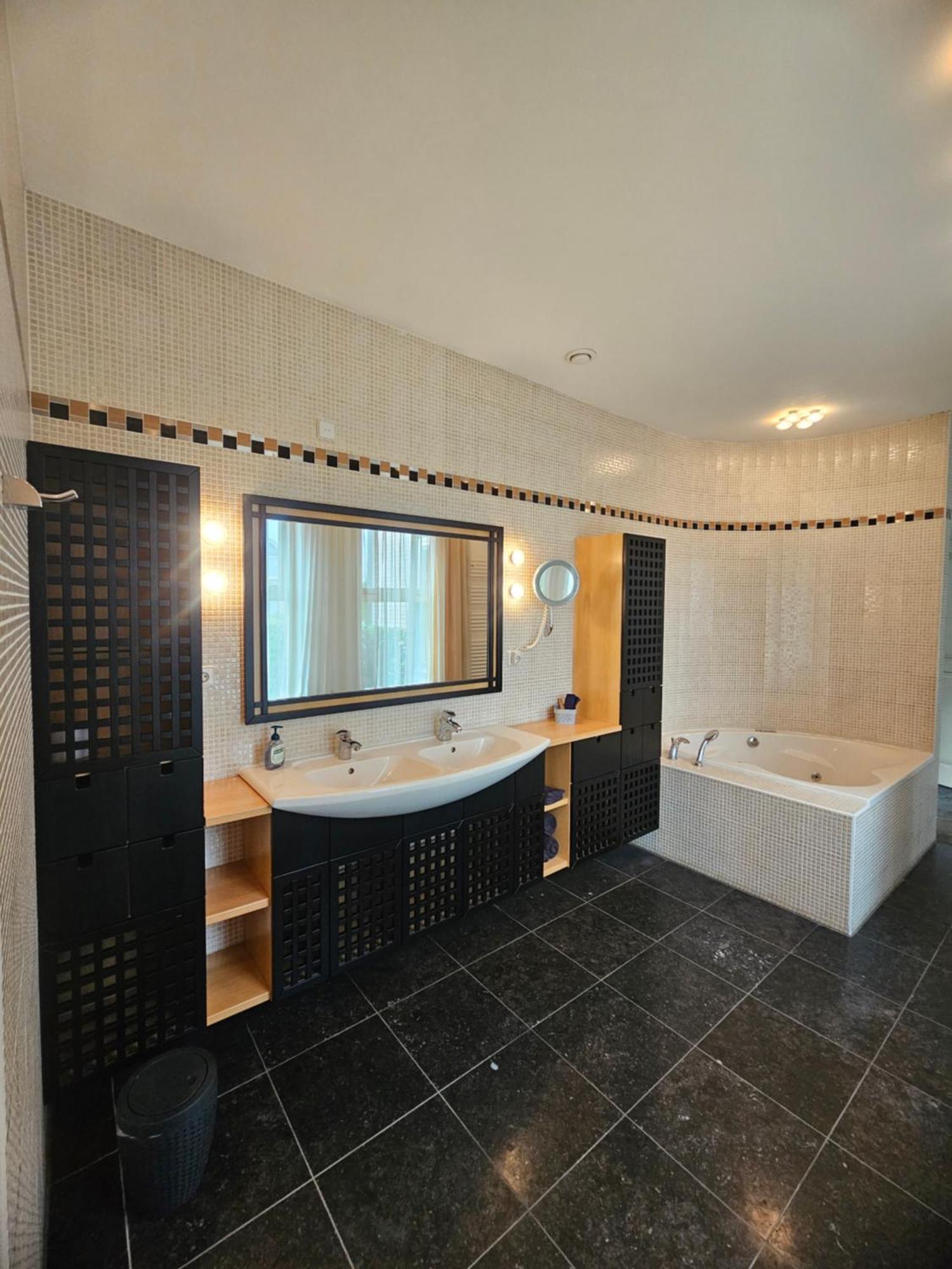 Guest Room Utrecht Bagian luar foto